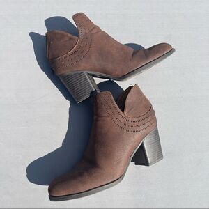 NWOT Natural soul size 9.5 brown booties
